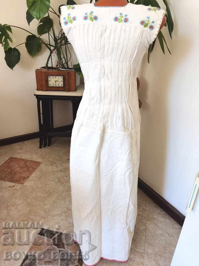 Delivery of Authentic Antique Royal Dress Blouse from Folk Costume Delivery of Authentic Antique Royal Dress Blouse from Folk Costume