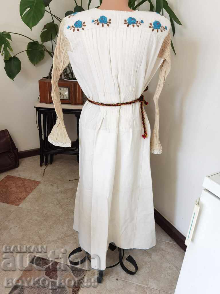 Delivery of Authentic Antique Royal Dress Blouse from Folk Costume Delivery of Authentic Antique Royal Dress Blouse from Folk Costume