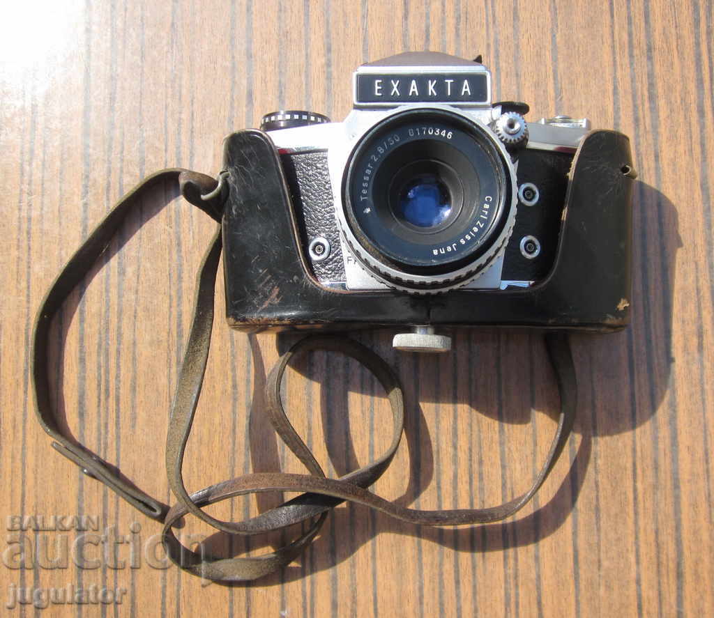 παλιά γερμανική κάμερα EXAKTA VX 1000 και λειτουργεί