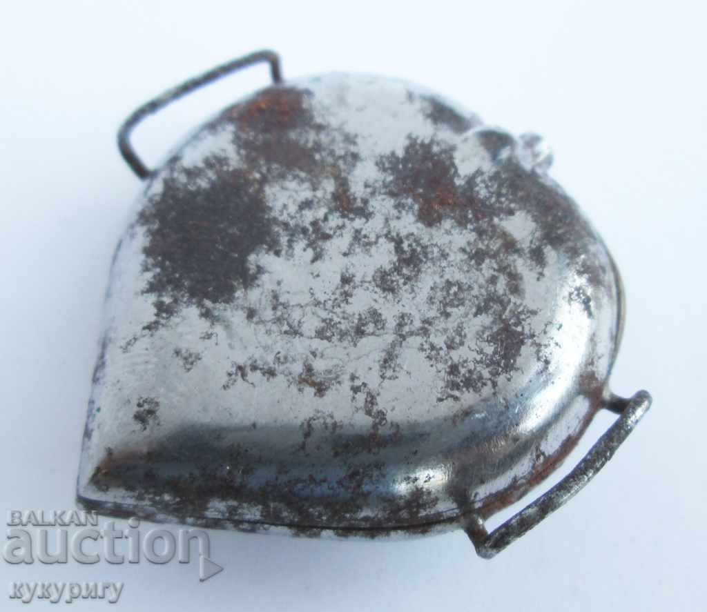 Old women's wristwatch from the first heart-shaped models with price 45.00 BGN | € 23.01 Old women's wristwatch from the first heart-shaped models with price 45.00 BGN | € 23.01