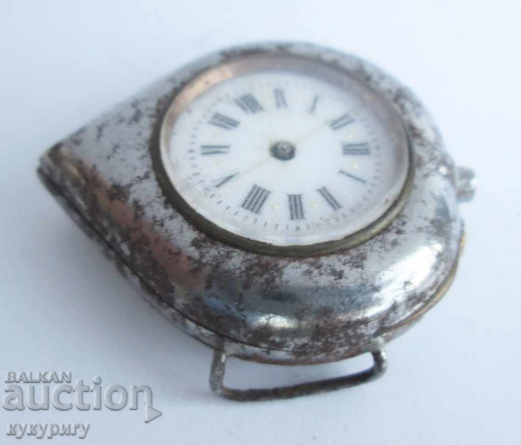 Auction Old women's wristwatch from the first heart-shaped models Auction Old women's wristwatch from the first heart-shaped models