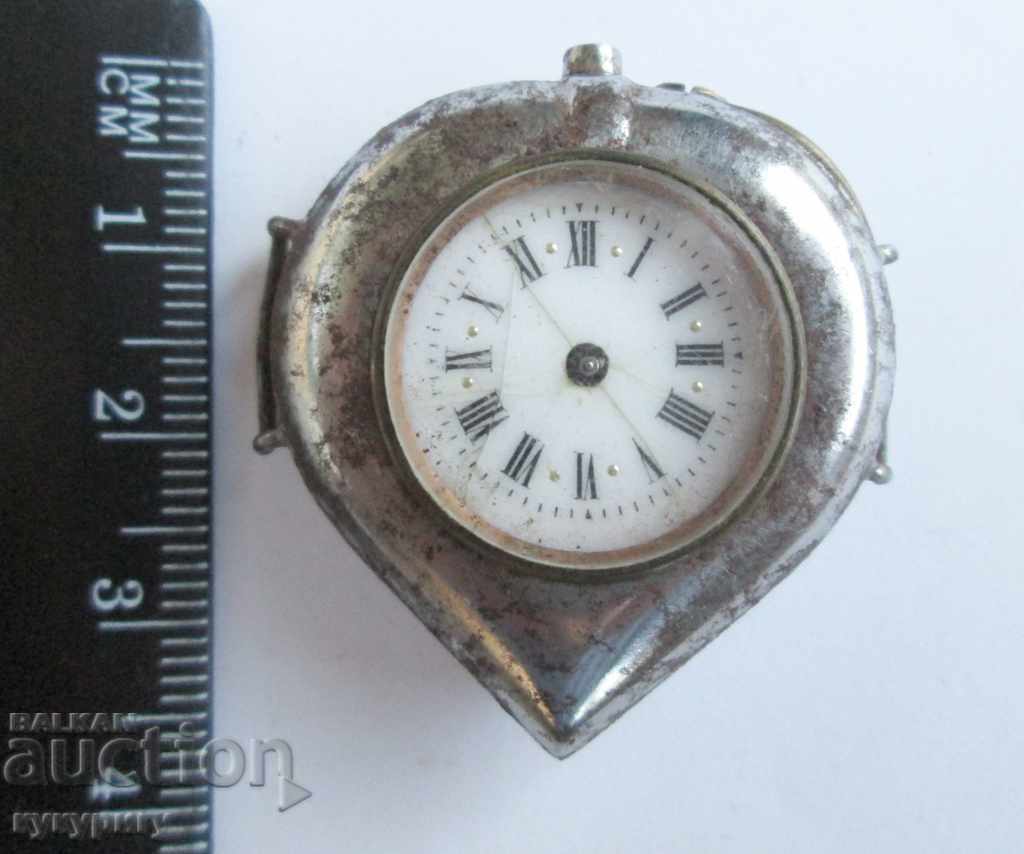 Delivery of Old women's wristwatch from the first heart-shaped models Delivery of Old women's wristwatch from the first heart-shaped models