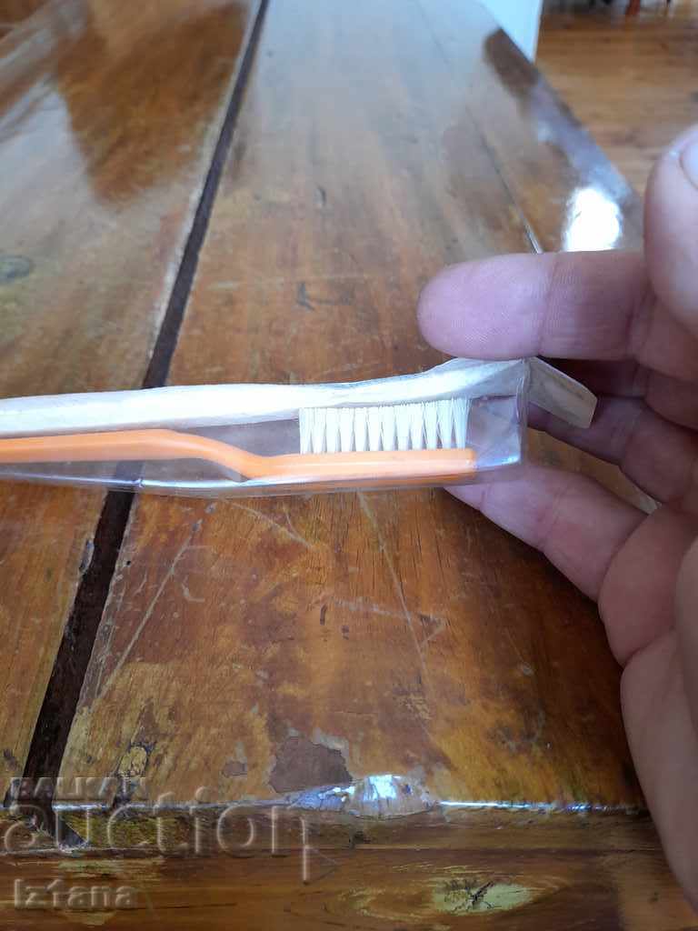 Стара четка за зъби Тетевен с цена 10.00 лв. | € 5.11 Стара четка за зъби Тетевен с цена 10.00 лв. | € 5.11