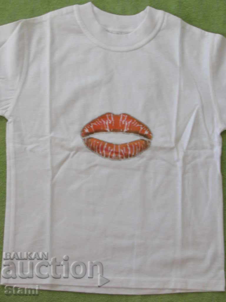 Baby T-shirt with strawberry straw, new, size 140 with price 5.00 BGN | € 2.56