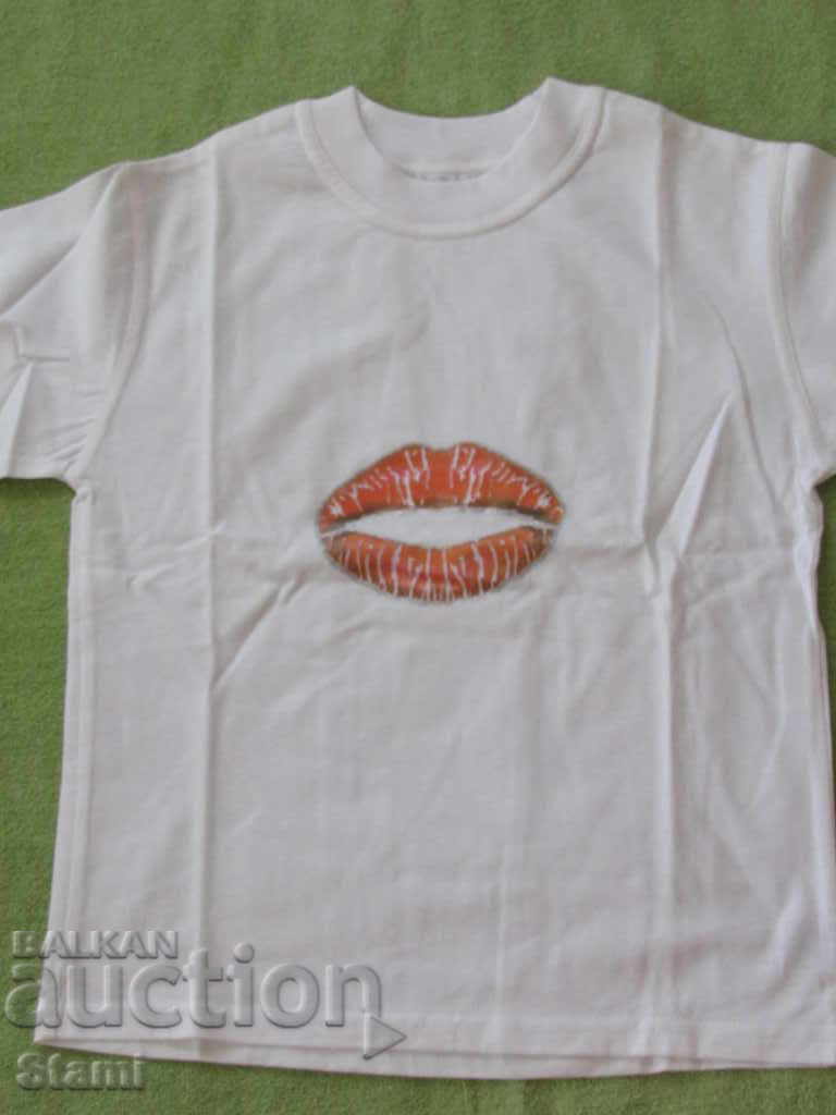 Auction  Baby T-shirt with strawberry straw, new, size 140