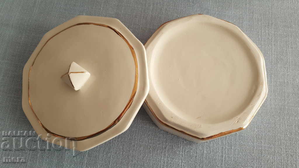 Delivery of Polygonal porcelain jeweler Delivery of Polygonal porcelain jeweler