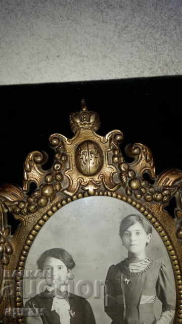 Delivery of bronze frame with the monogram of Prince Alexander Battenberg Delivery of bronze frame with the monogram of Prince Alexander Battenberg