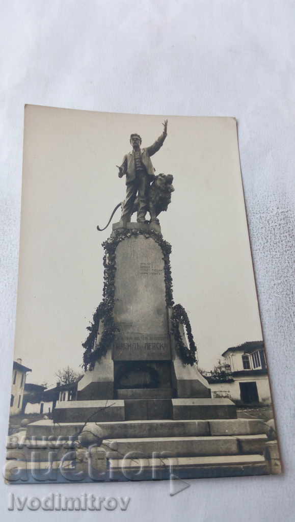 Carte poștală Karlovo Monumentul lui Vasil Levski