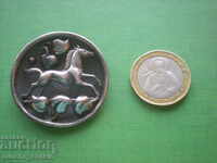 Silver-plated brooch running horse beauty and style.