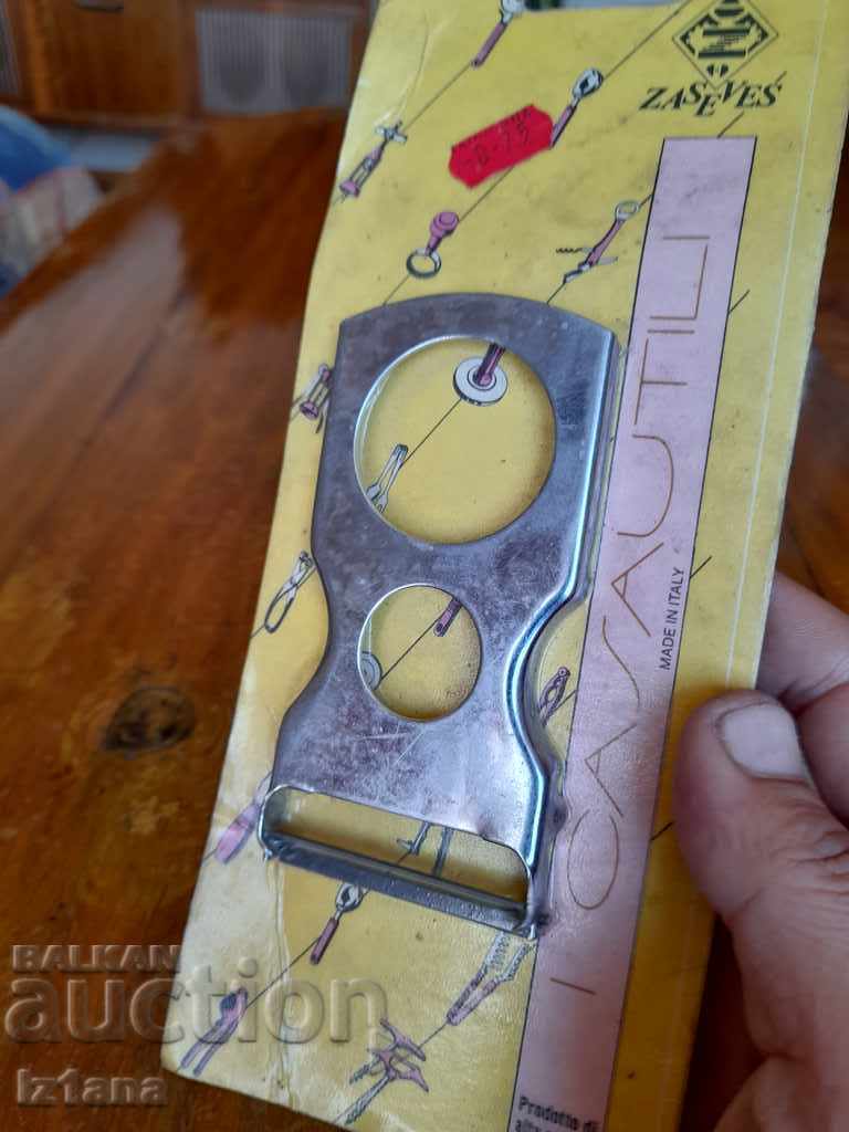 Old potato peeler Zaseves with price 15.00 BGN | € 7.67 Old potato peeler Zaseves with price 15.00 BGN | € 7.67