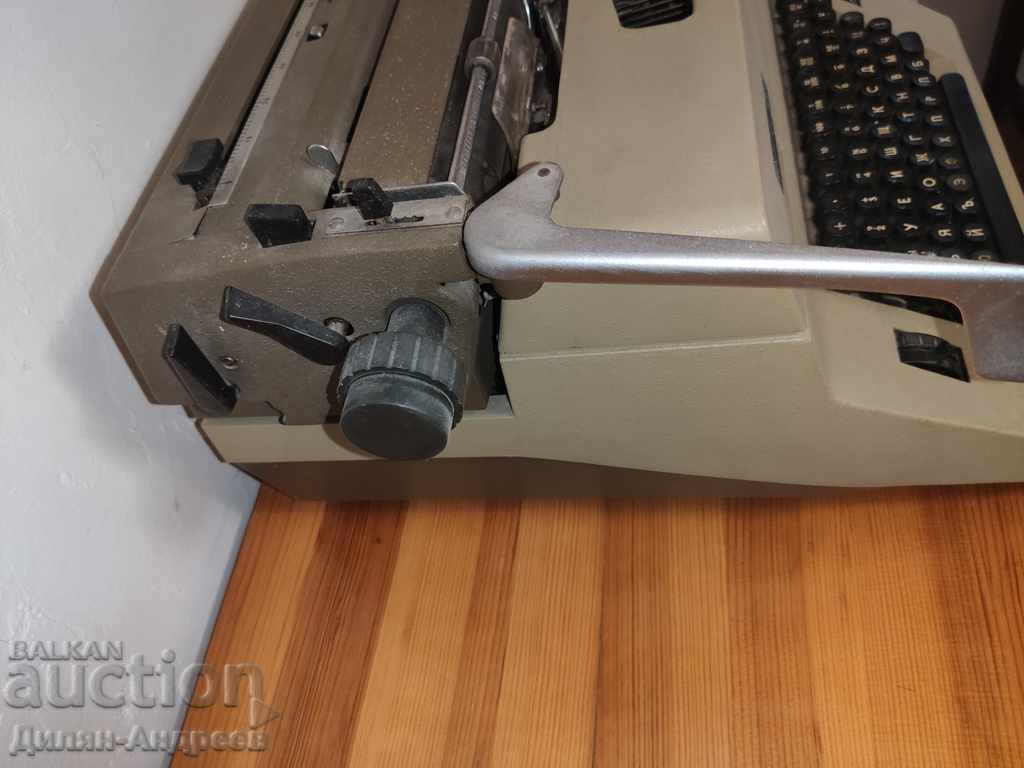 Παράδοση Retro 1986 Robotron 24 - Γραφομηχανή