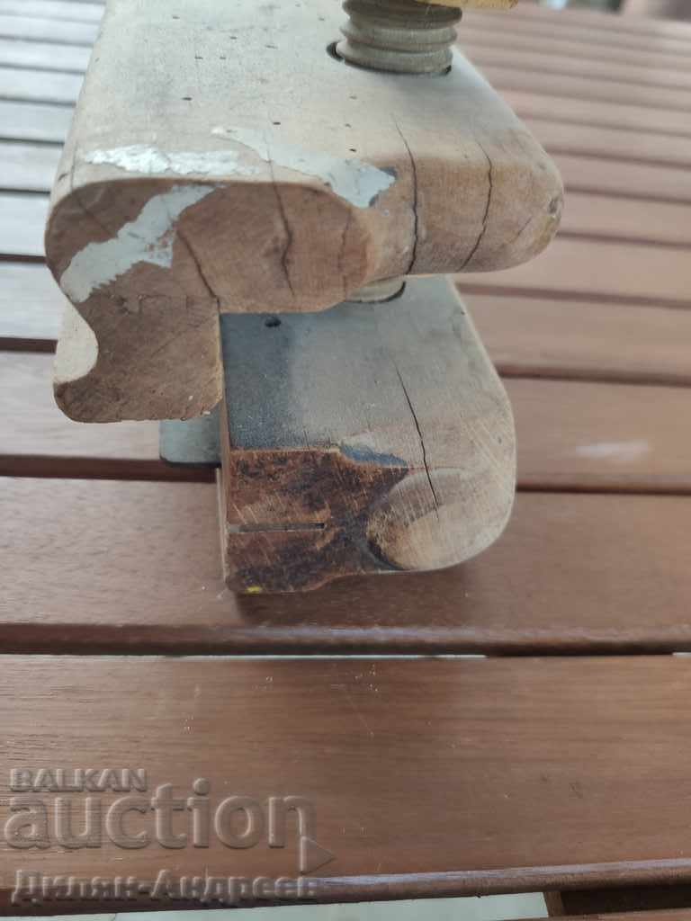 Livrarea Aparat de tâmplărie antic