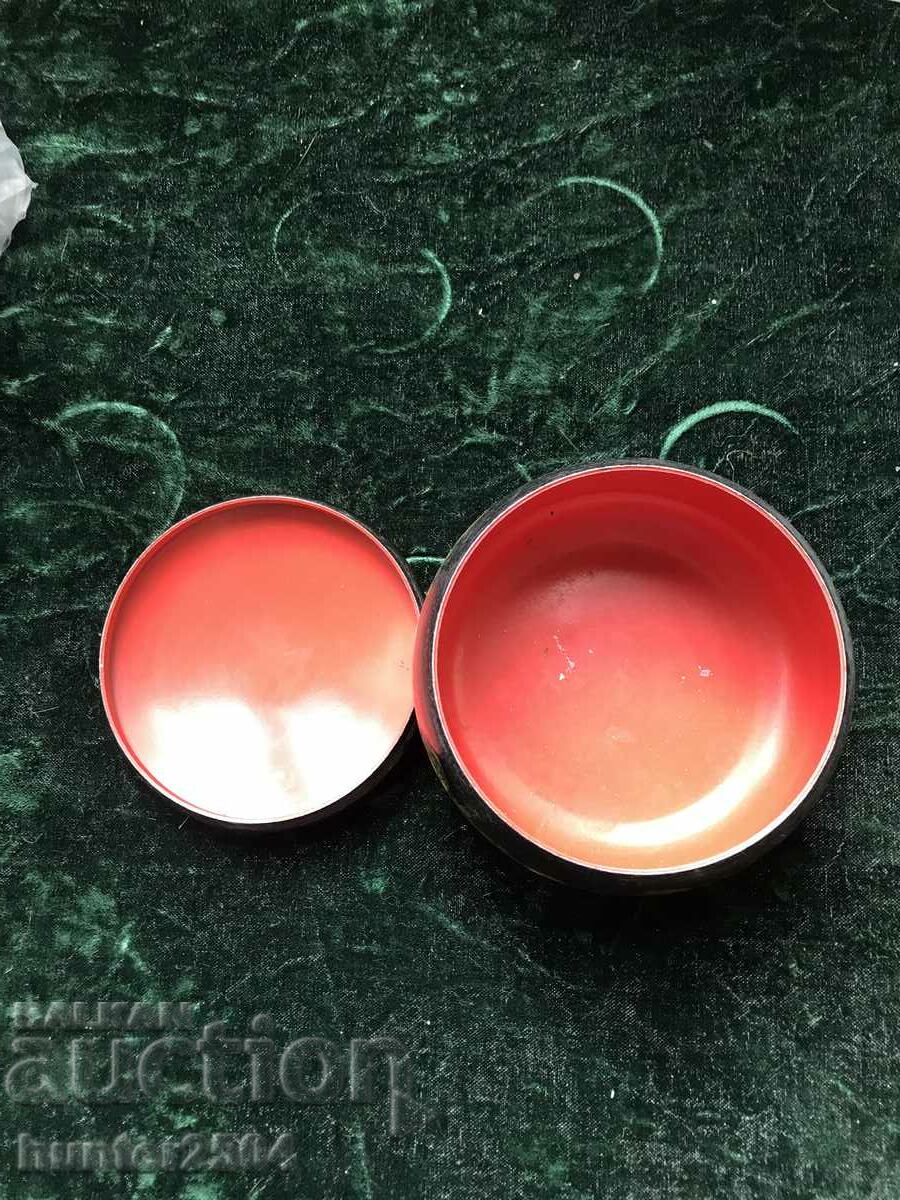 Auction Metal box, painted, USSR, d. 11 cm Auction Metal box, painted, USSR, d. 11 cm