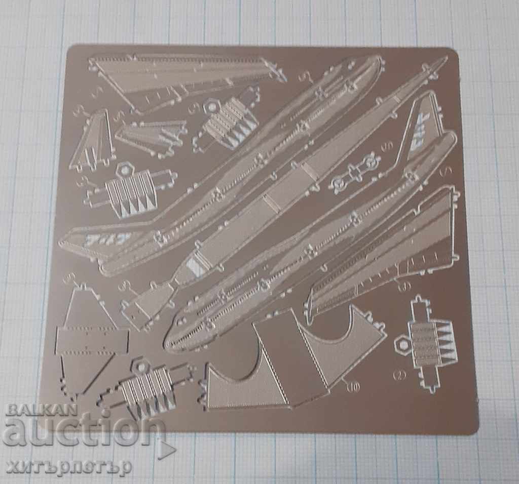 Delivery of Boeing 747 metal 3D puzzle to assemble Delivery of Boeing 747 metal 3D puzzle to assemble