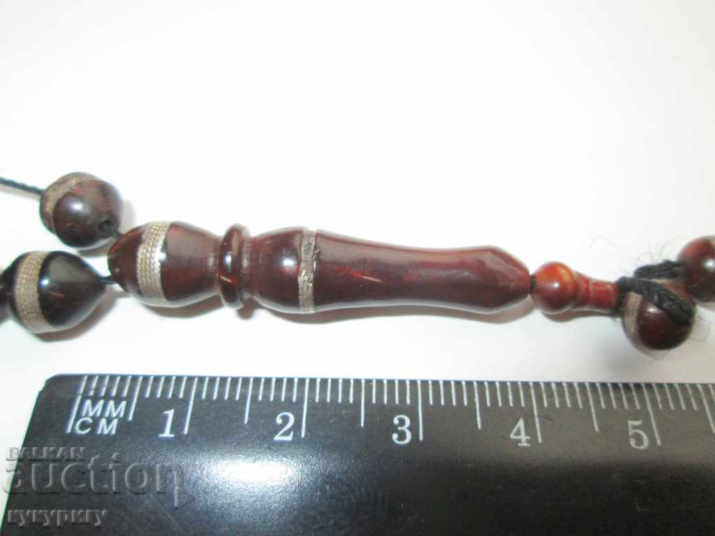 Стара броеница 33 зърна с декорации с цена 30.00 лв. | € 15.34 Стара броеница 33 зърна с декорации с цена 30.00 лв. | € 15.34