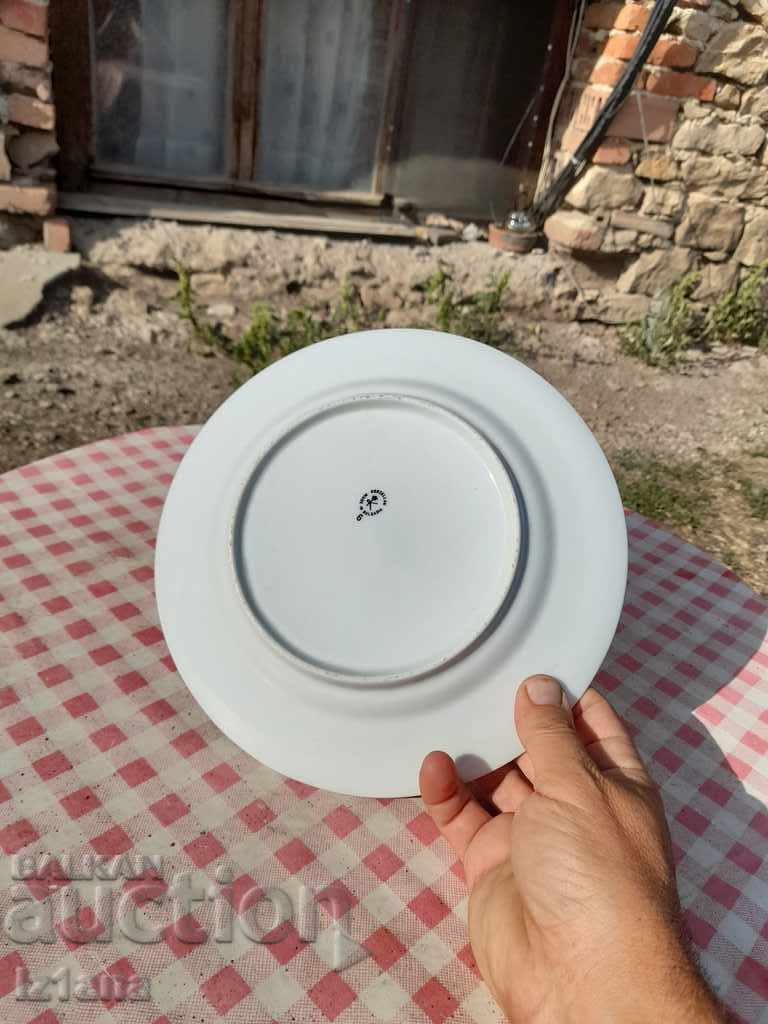 Delivery of An old porcelain dish Delivery of An old porcelain dish