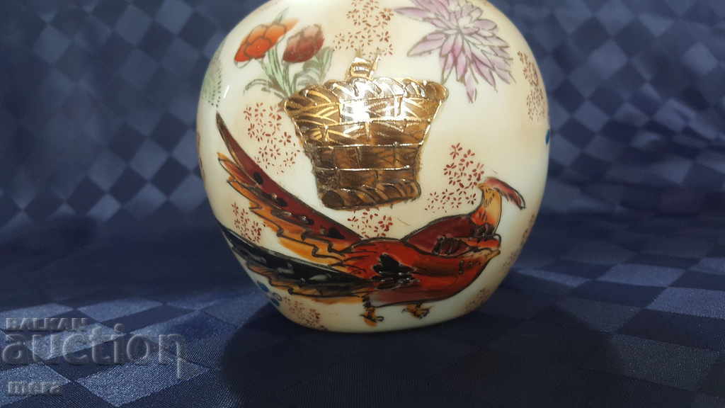Porcelain Chinese vase with price 24.00 BGN | € 12.27 Porcelain Chinese vase with price 24.00 BGN | € 12.27