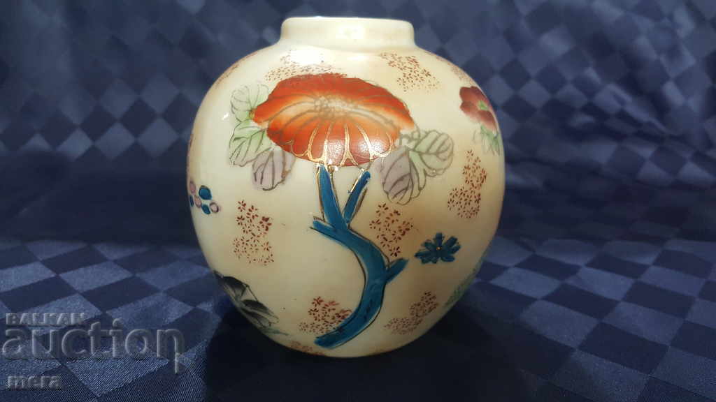 Auction Porcelain Chinese vase Auction Porcelain Chinese vase