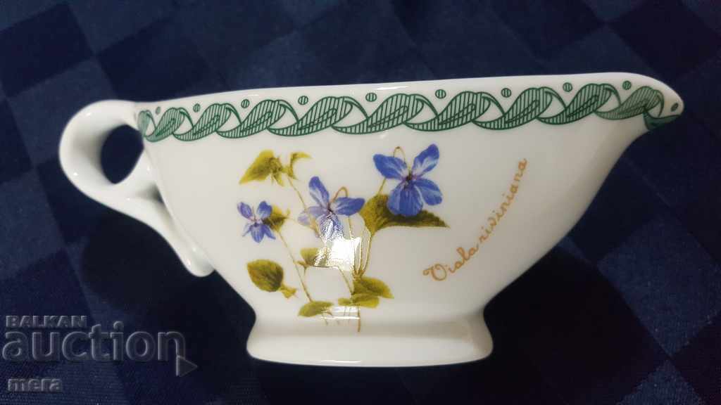Auction A small porcelain saucer Auction A small porcelain saucer