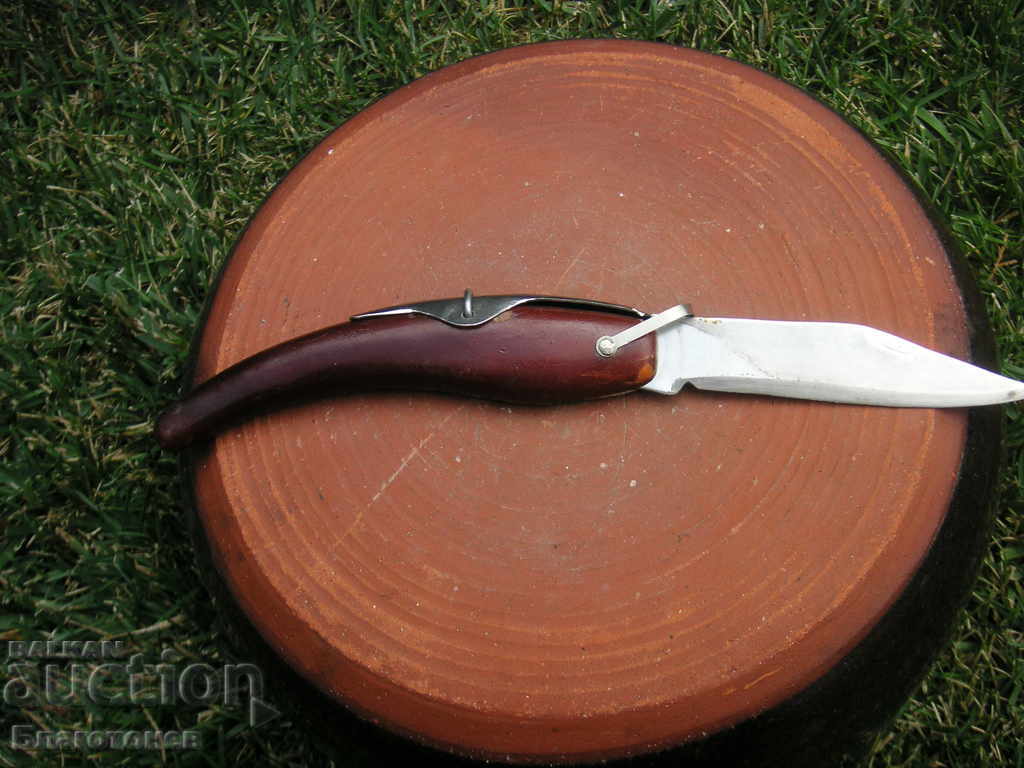 Knife knife with price 15.00 BGN | € 7.67 Knife knife with price 15.00 BGN | € 7.67