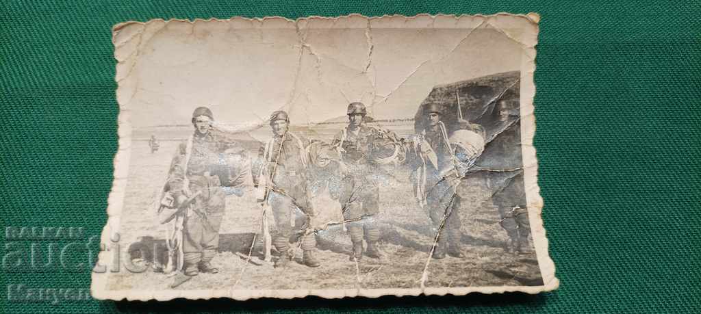 Delivery of I am selling old military photos of the Parachute Company - rare!