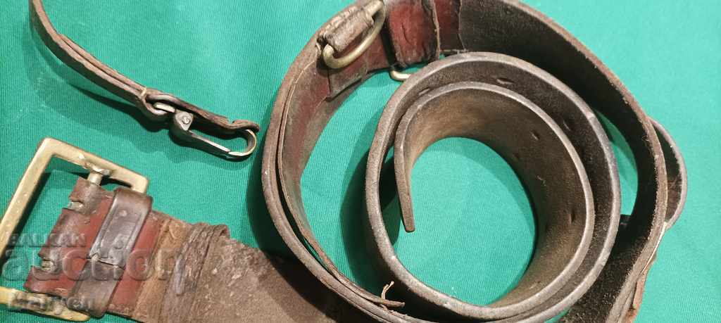 Livrarea Vând o curea rară de ofițer regal.