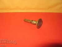 Παλαιό χάλκινο δυτικοευρωπαϊκό γραμματόσημο με γοτθικά γράμματα