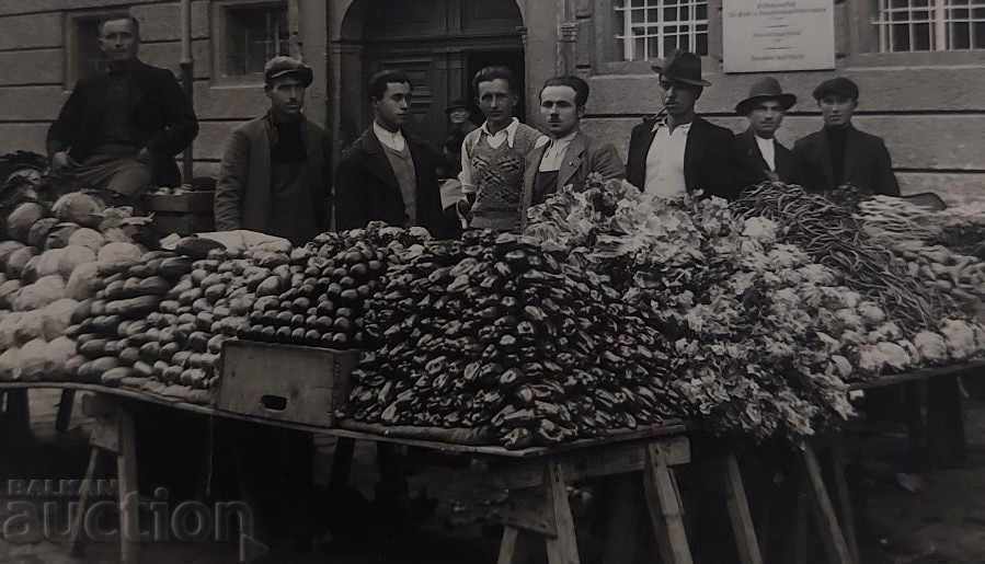 BULGARIAN GARDENERS ABROAD PHOTO PHOTO KINGDOM with price 15.00 BGN | € 7.67 BULGARIAN GARDENERS ABROAD PHOTO PHOTO KINGDOM with price 15.00 BGN | € 7.67