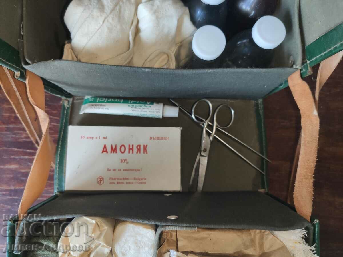 Old medical bag, Red Cross - Complete set!