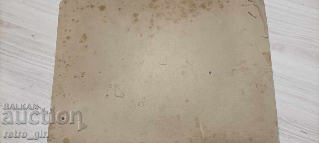 Auction I am selling an old photo, cardboard. Auction I am selling an old photo, cardboard.