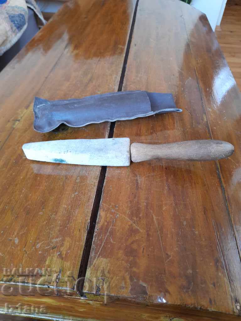 Old knife sharpener, knives with price 40.00 BGN | € 20.45 Old knife sharpener, knives with price 40.00 BGN | € 20.45