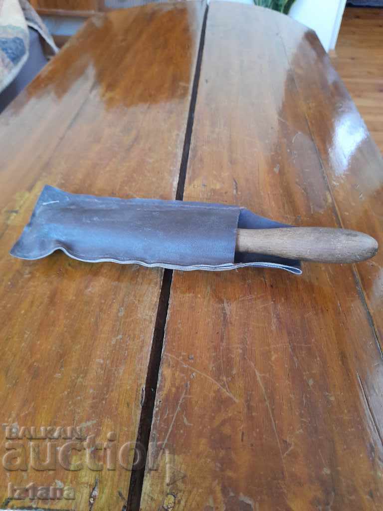 Old knife sharpener, knives