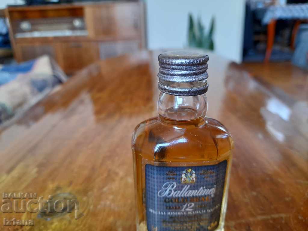 Auction  Old bottle of Ballantines Gold Seal