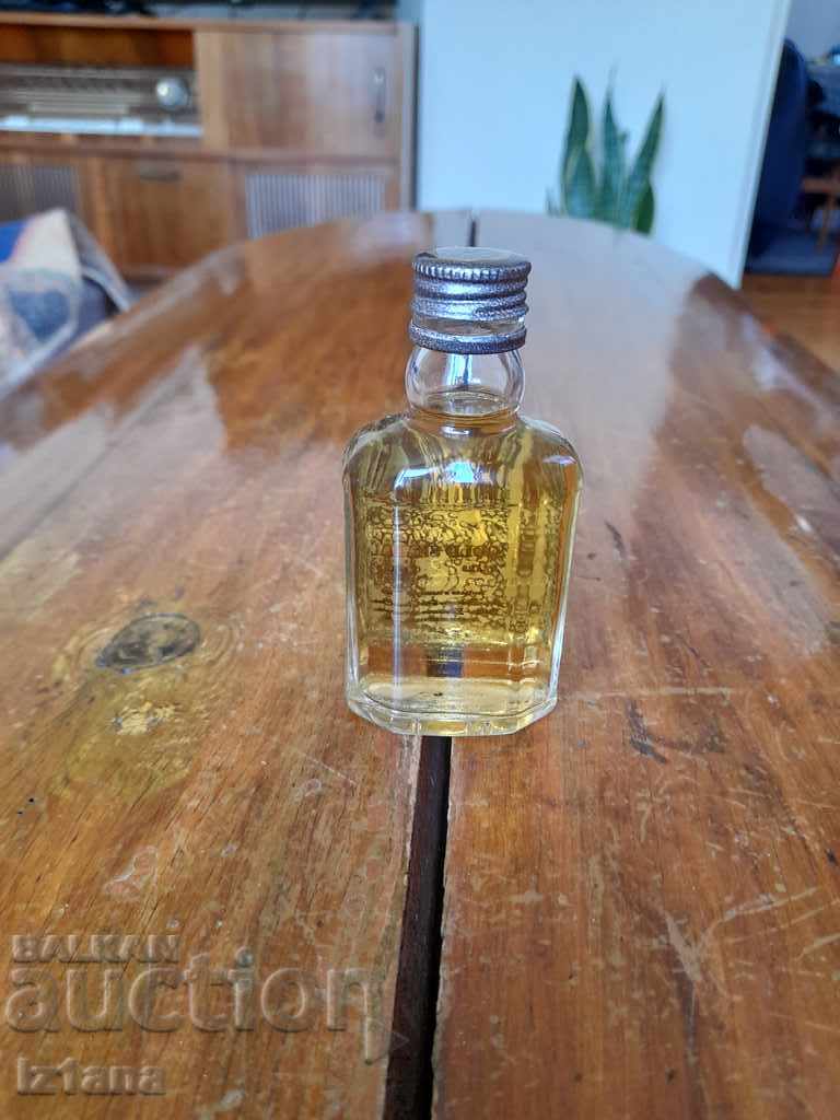 Delivery of Old bottle of Ballantines Gold Seal