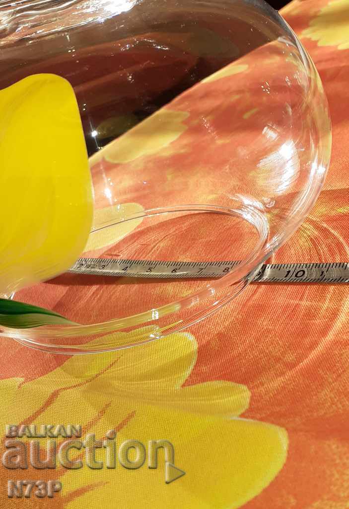 Delivery of VASE. THIN GLASS. HANDMADE. Delivery of VASE. THIN GLASS. HANDMADE.