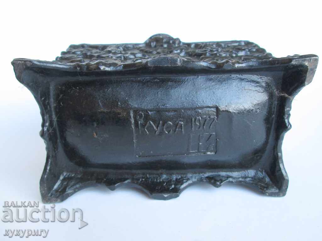 Κιβώτιο κοσμημάτων από μαντέμι από παλιό Ρώσο συγγραφέα με τιμή 120.00 BGN | € 61.36 Κιβώτιο κοσμημάτων από μαντέμι από παλιό Ρώσο συγγραφέα με τιμή 120.00 BGN | € 61.36