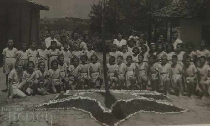 1958 CHILDREN'S CAMP KESAREVO AIRPORT PHOTO