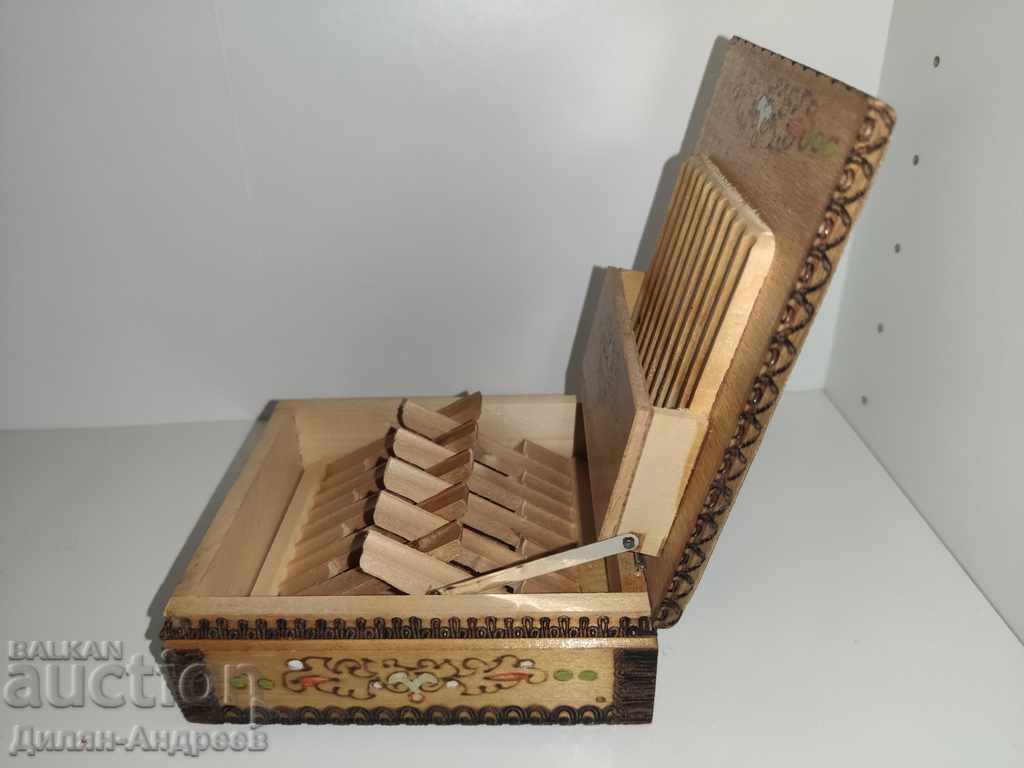 Παράδοση Παλαιό ξύλινο κουτί για τσιγάρα από τον 20ο αιώνα Παράδοση Παλαιό ξύλινο κουτί για τσιγάρα από τον 20ο αιώνα