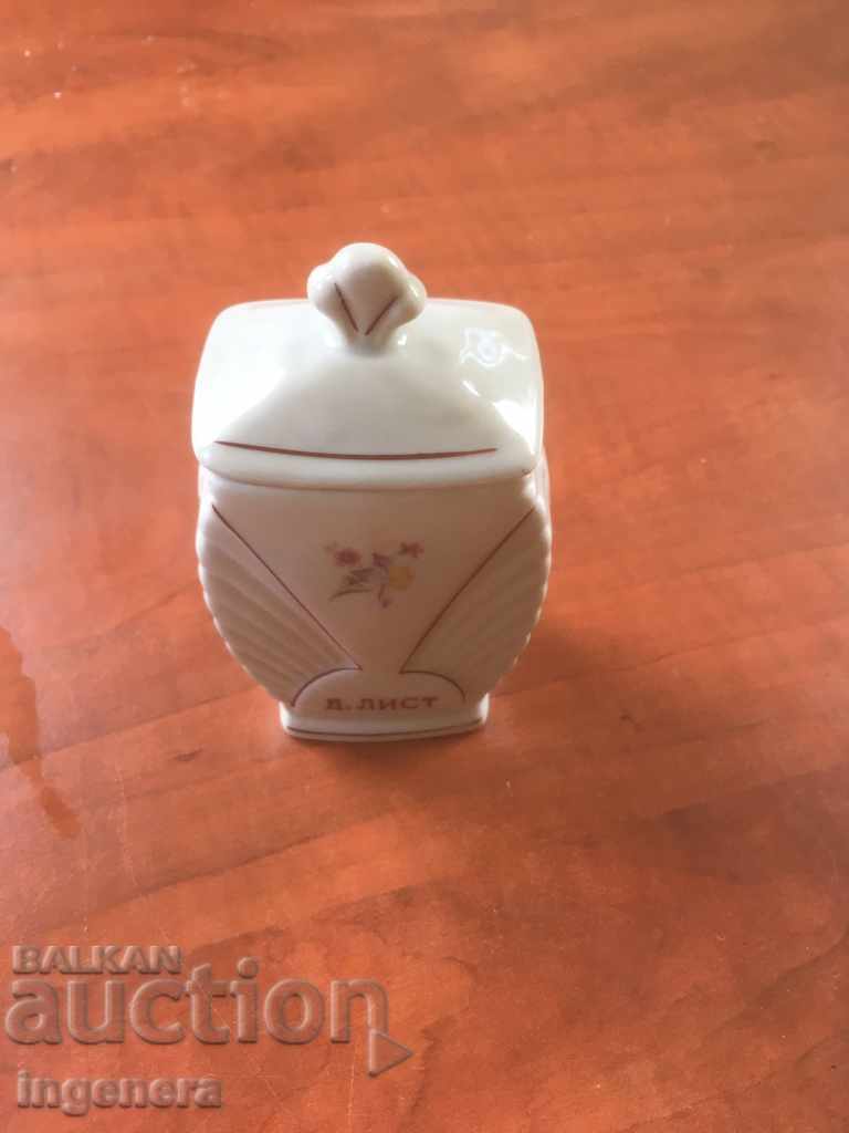 CURTEA DE CONDUCTE A PORCELANELOR BULGARIA cu preț 8.00 BGN | € 4.09 CURTEA DE CONDUCTE A PORCELANELOR BULGARIA cu preț 8.00 BGN | € 4.09