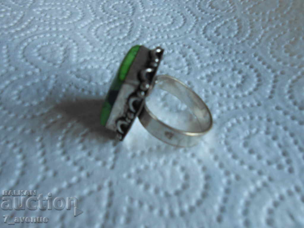 Δαχτυλίδι με πράσινη πέτρα VINTAGE 03.09.2021 με τιμή 50.00 BGN | € 25.56 Δαχτυλίδι με πράσινη πέτρα VINTAGE 03.09.2021 με τιμή 50.00 BGN | € 25.56