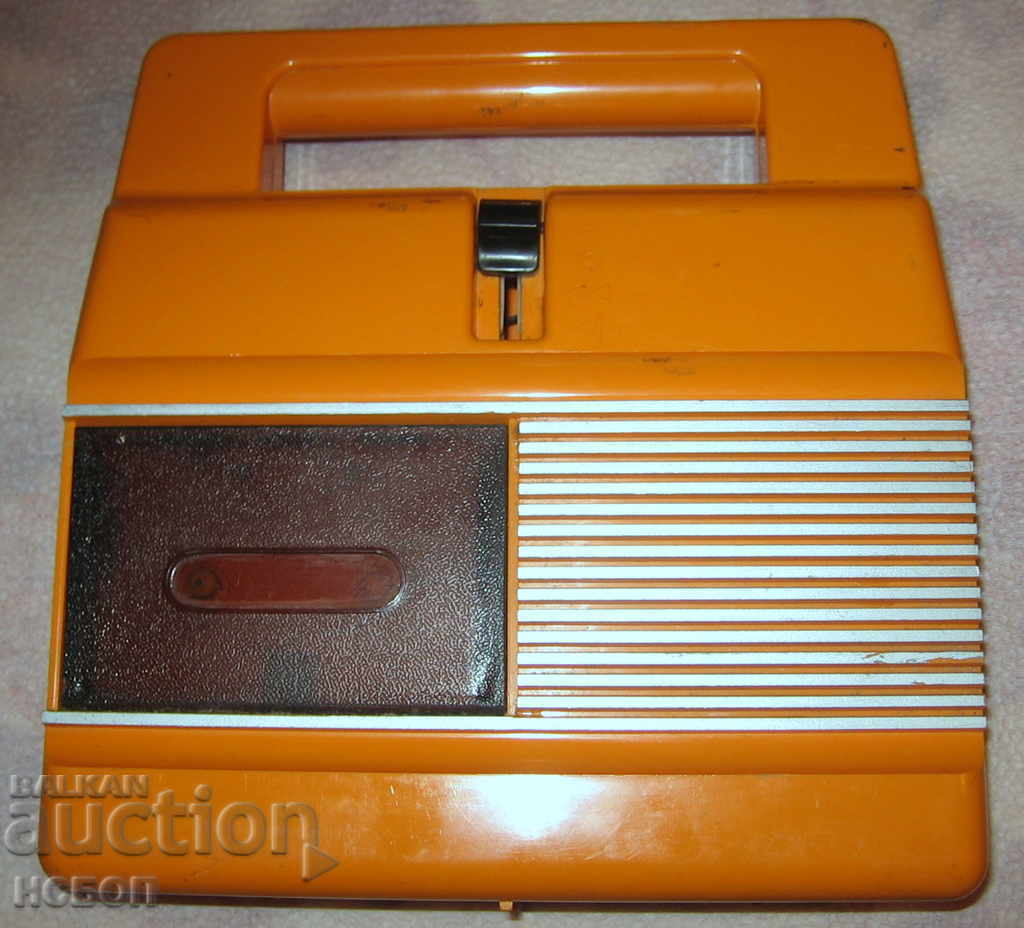 THE FIRST BULGARIAN CASSETTE RECORDER MONTA