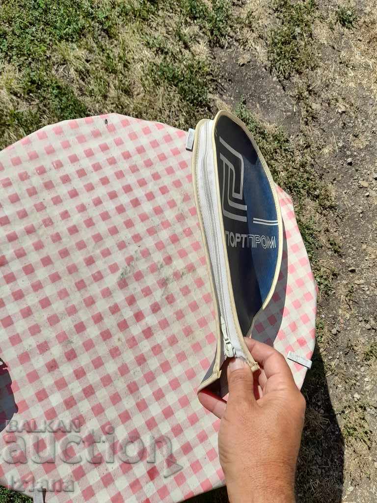 Доставка на Стар калъф за тенис ракета Главспортпром Доставка на Стар калъф за тенис ракета Главспортпром