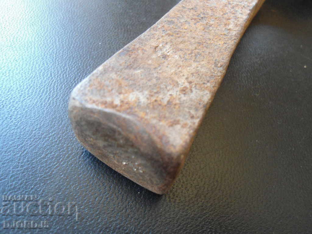 Auction An old anvil Auction An old anvil