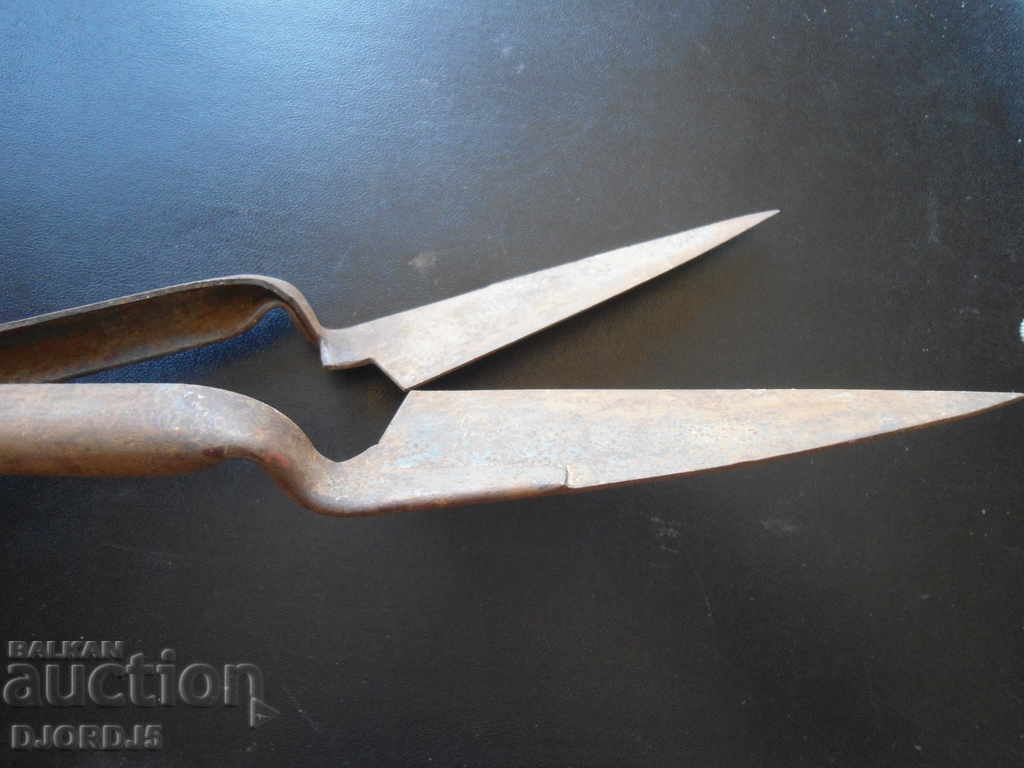 Old forged scissors with price 5.00 BGN | € 2.56