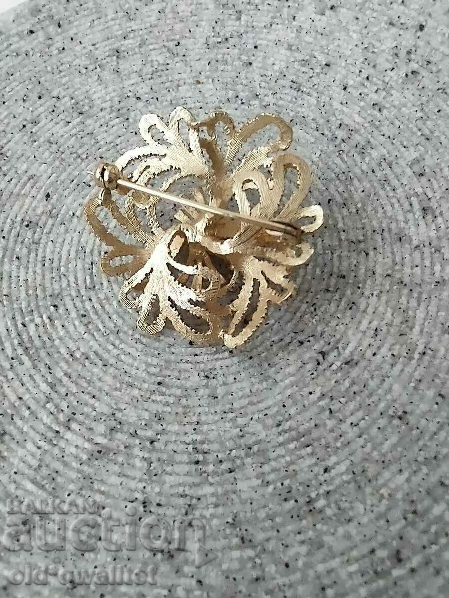 Delivery of Brooch from the 1970s of M. Vek, gilding, beautiful design Delivery of Brooch from the 1970s of M. Vek, gilding, beautiful design