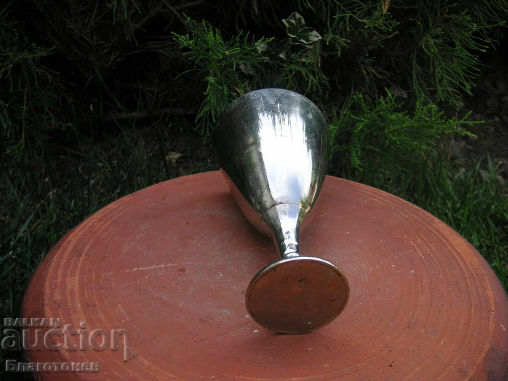 Delivery of Glass of brandy wine Delivery of Glass of brandy wine