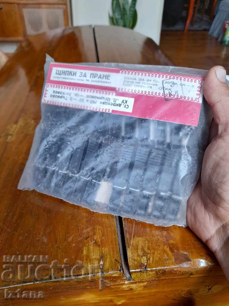 Old plastic laundry clips with price 18.00 BGN | € 9.20 Old plastic laundry clips with price 18.00 BGN | € 9.20