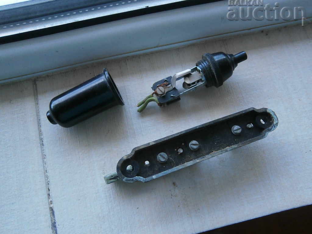 Delivery of bakelite key two pieces Delivery of bakelite key two pieces