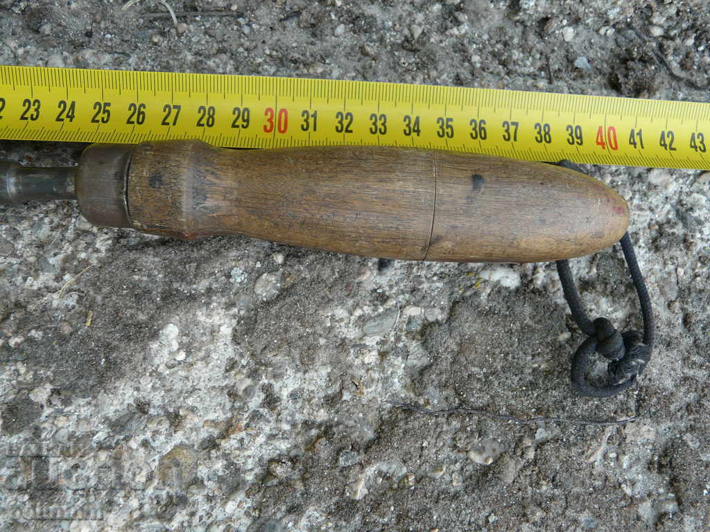 Old round table with price 15.00 BGN | € 7.67