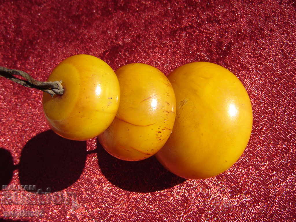 Auction  Old Amber Bakelite Necklace